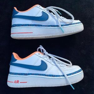 NIKE Air Force 1’s Neon Velcro